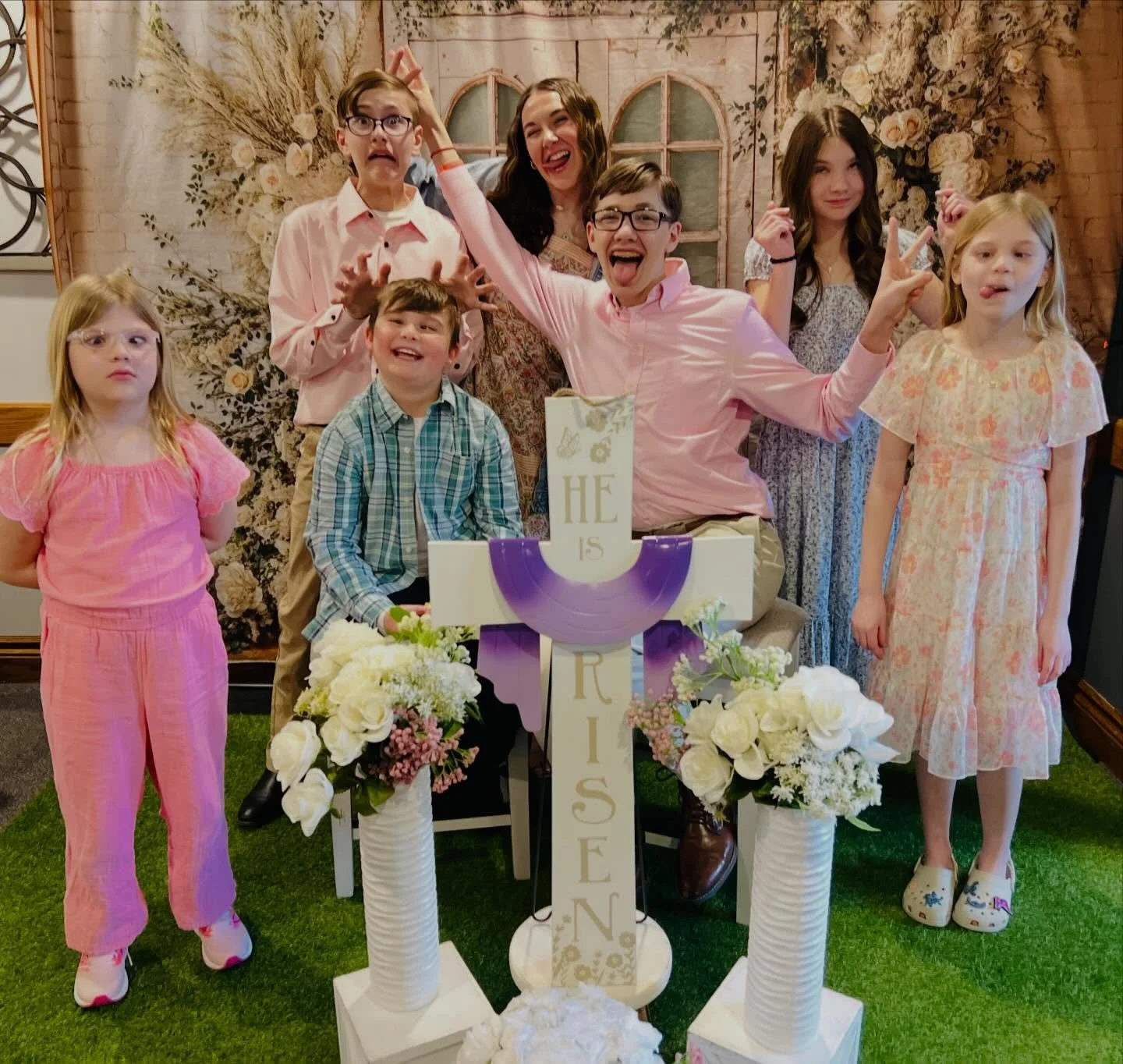 When the staff kids take over the Easter Photobooth&hellip;

LET&rsquo;S SEE THOSE PHOTOBOOTH PICS! Post in the comments! 👇📸