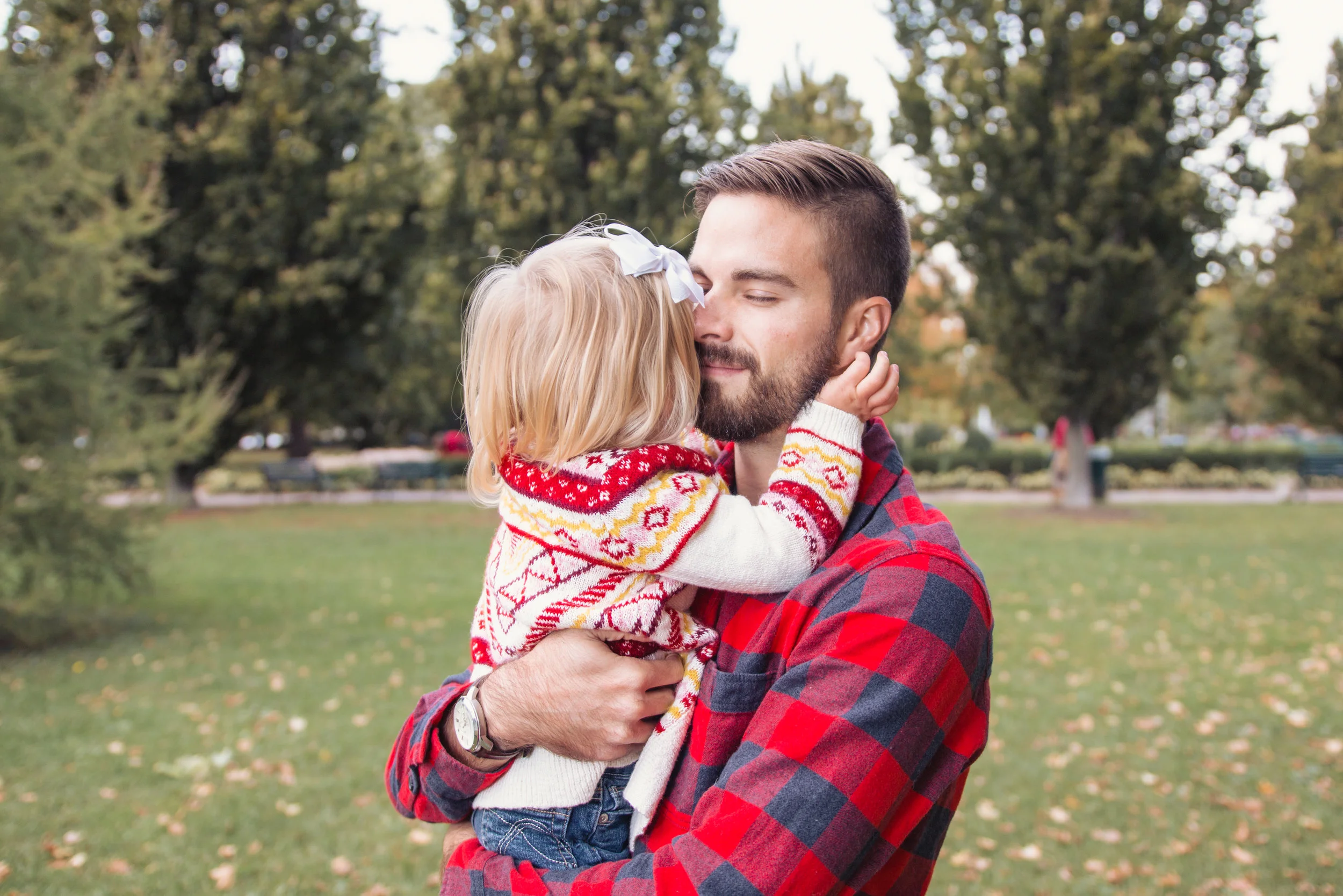 I shot the Williard family at Schiller Park in Columbus, Ohio in the German Village district. The Fall park was the perfect backdrop for this lovable family! With park benches, water fountains, and leaves at hand, we made the most of the family and some individual children portraits.