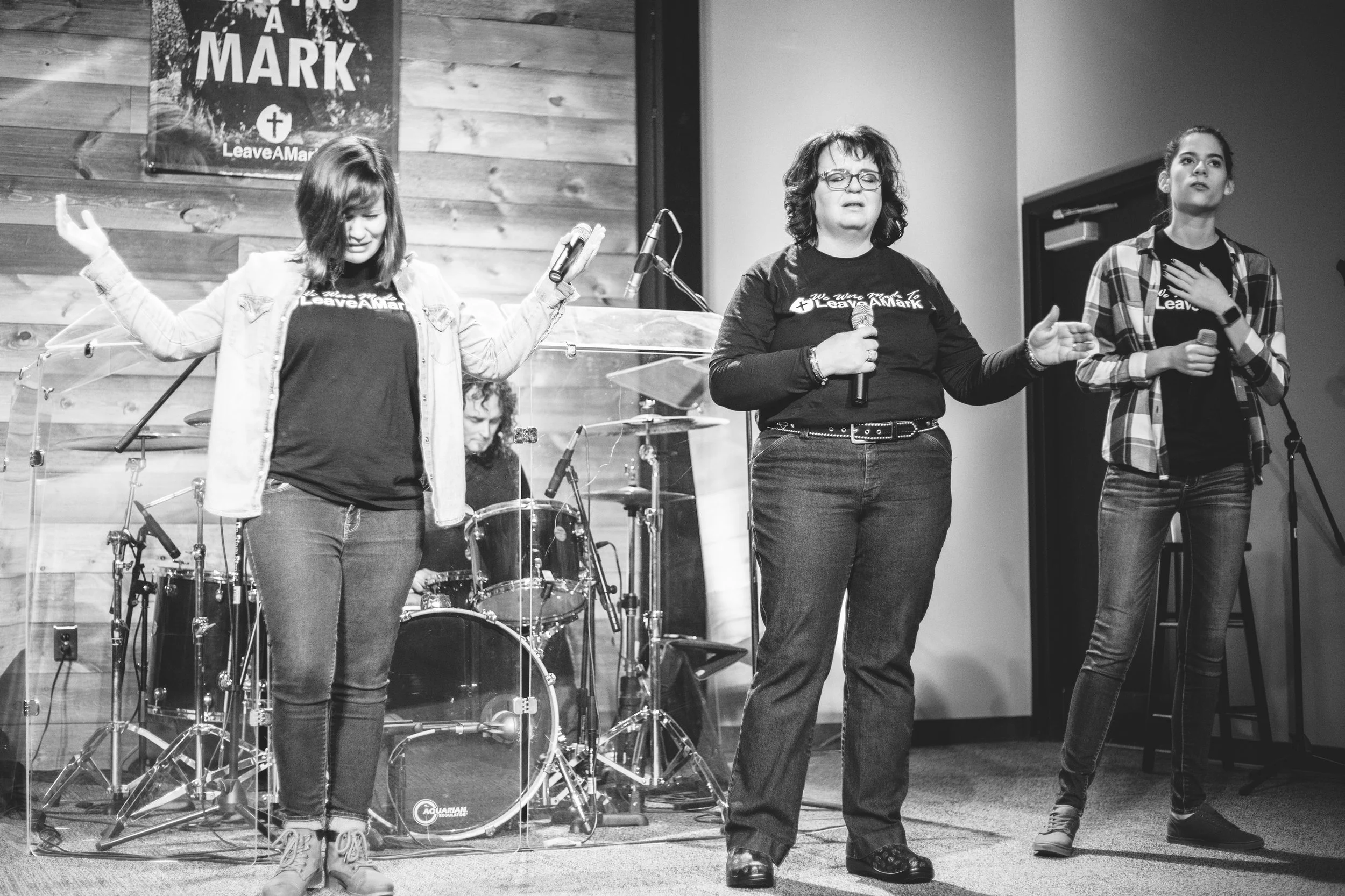 LAMC 10th Anniversary_Worship-0450.jpg