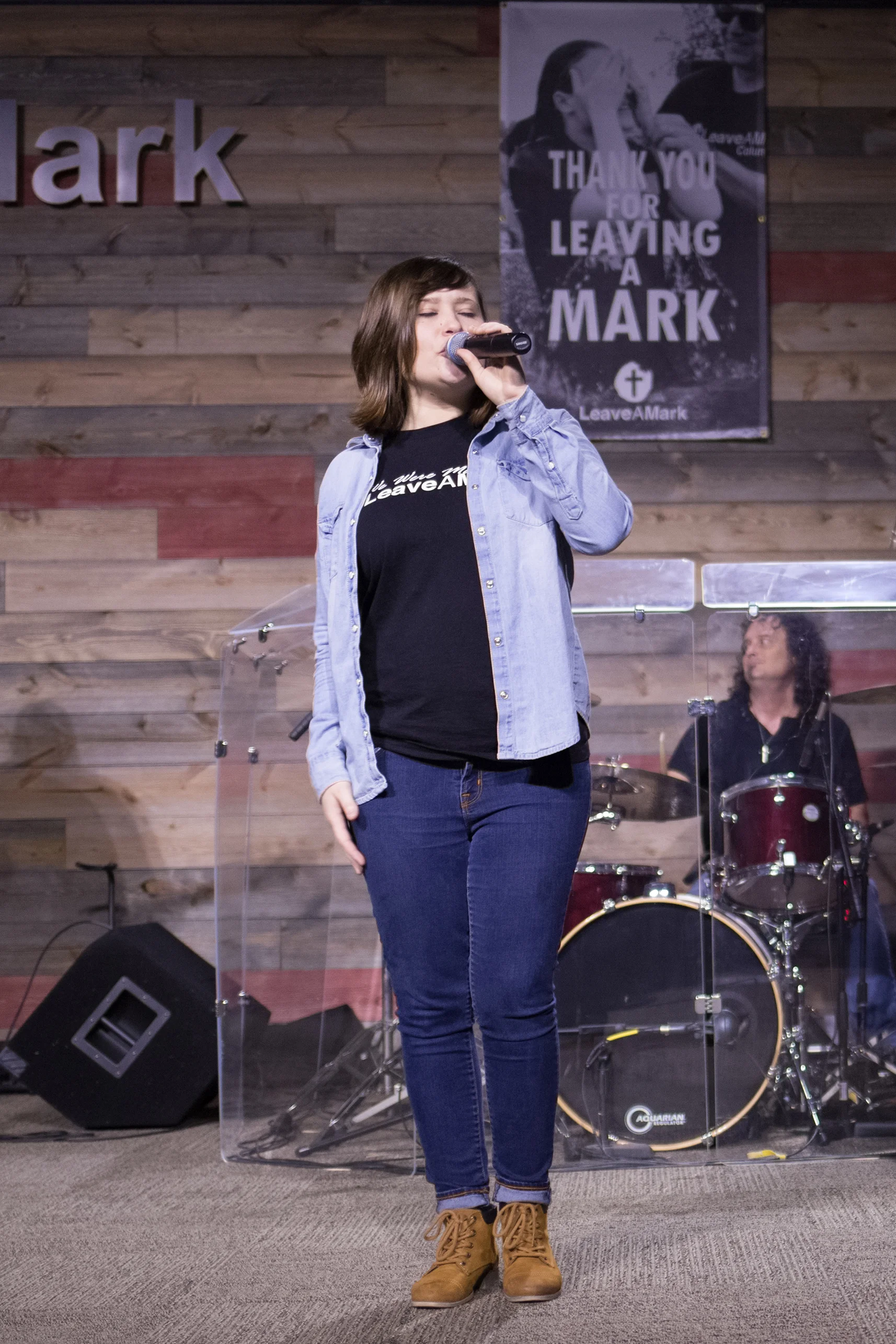 LAMC 10th Anniversary_Worship-0543.jpg