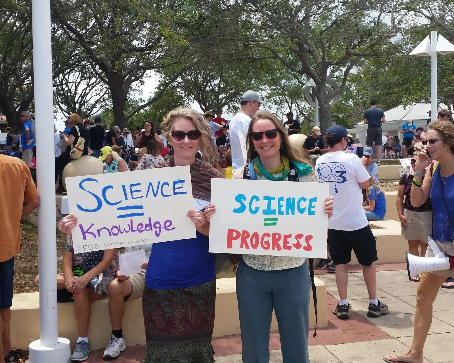 2017-04-22_MarchForScienceFloridaCorinaAlexis.jpg
