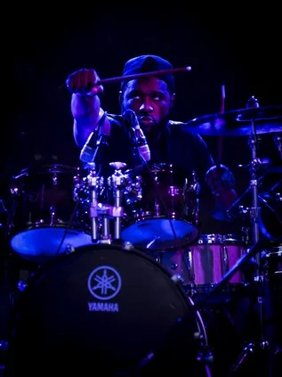 drummer2sm.jpg