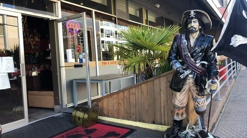 5000 sign petition in support of Pirate Chips, against bylaw fines episode artwork