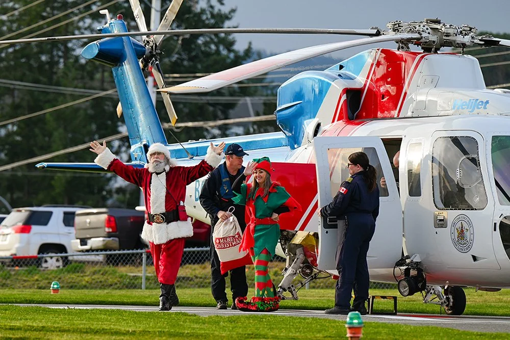 Santa lands 