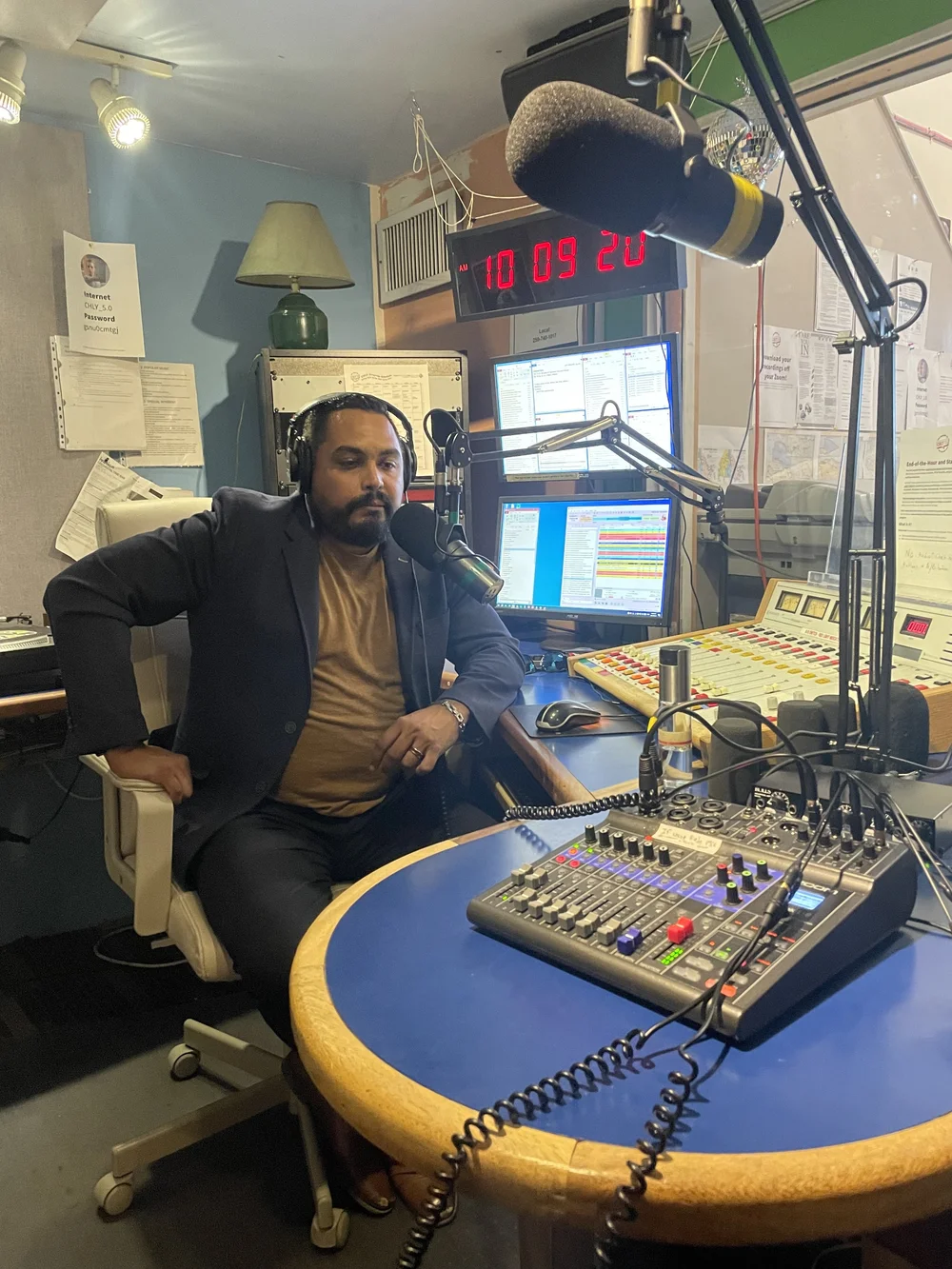 Summer Radio Camp 2024-Tchadas on mic.jpeg