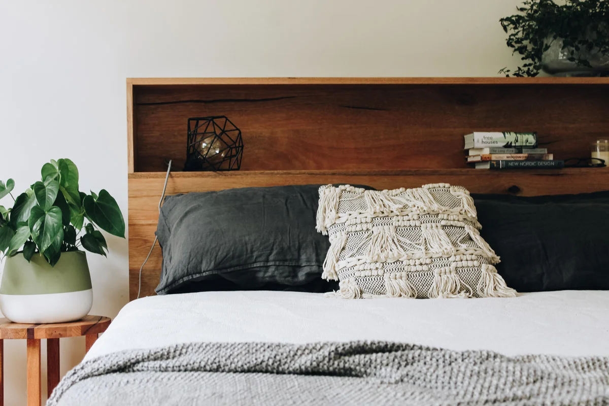 PLATFORM BED WITH BOOKSHELF BEDHEAD — Al + Imo Custom Timber