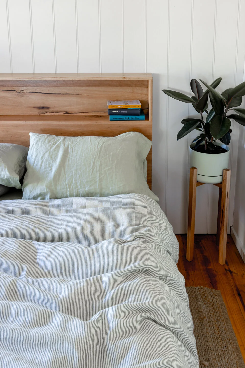 BOOKSHELF SQUARE BED — Al + Imo Custom Timber Furniture & DIY Australia