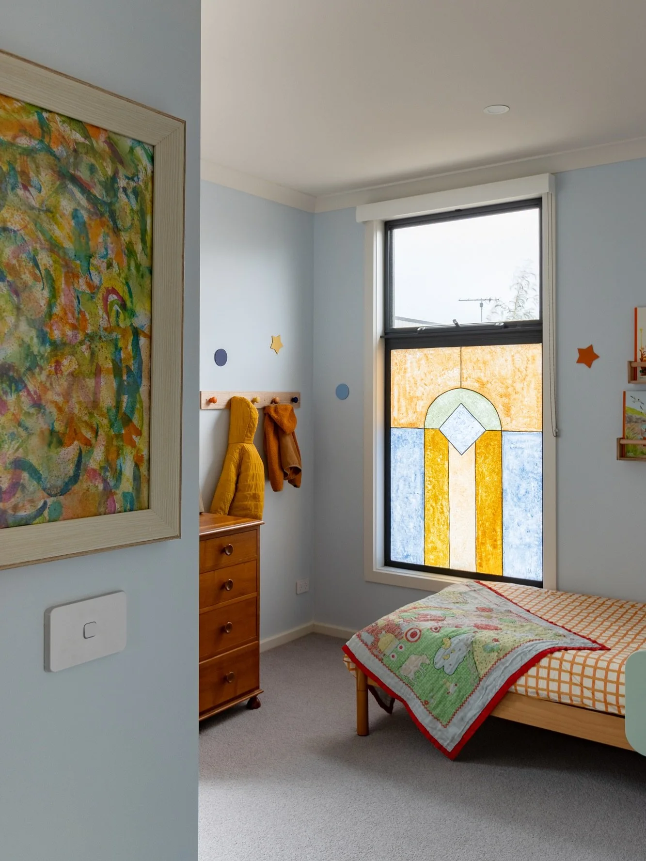 Before &amp; After - Bluey inspired kids bedroom makeover! 🙌 I posted the video of how we pulled off this project a couple of weeks ago (scroll back to check it out!)

Manifesting that I would LOVE to do more bedroom makeovers ✨😉 

In collaboration