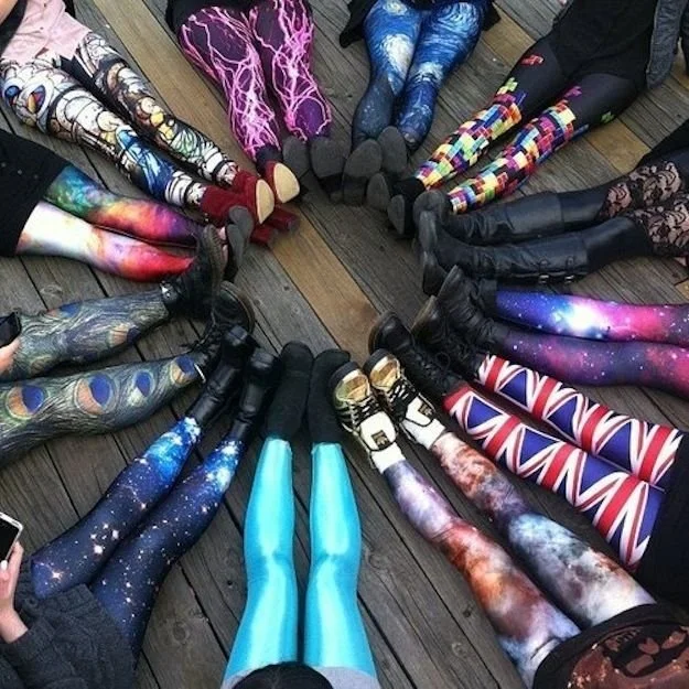 fashion-highlight-2010s-printed-legging-v0-jgqfnuhe8zyb1.jpg
