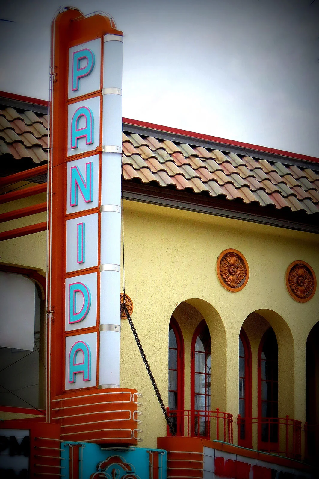 "Panida Theater"