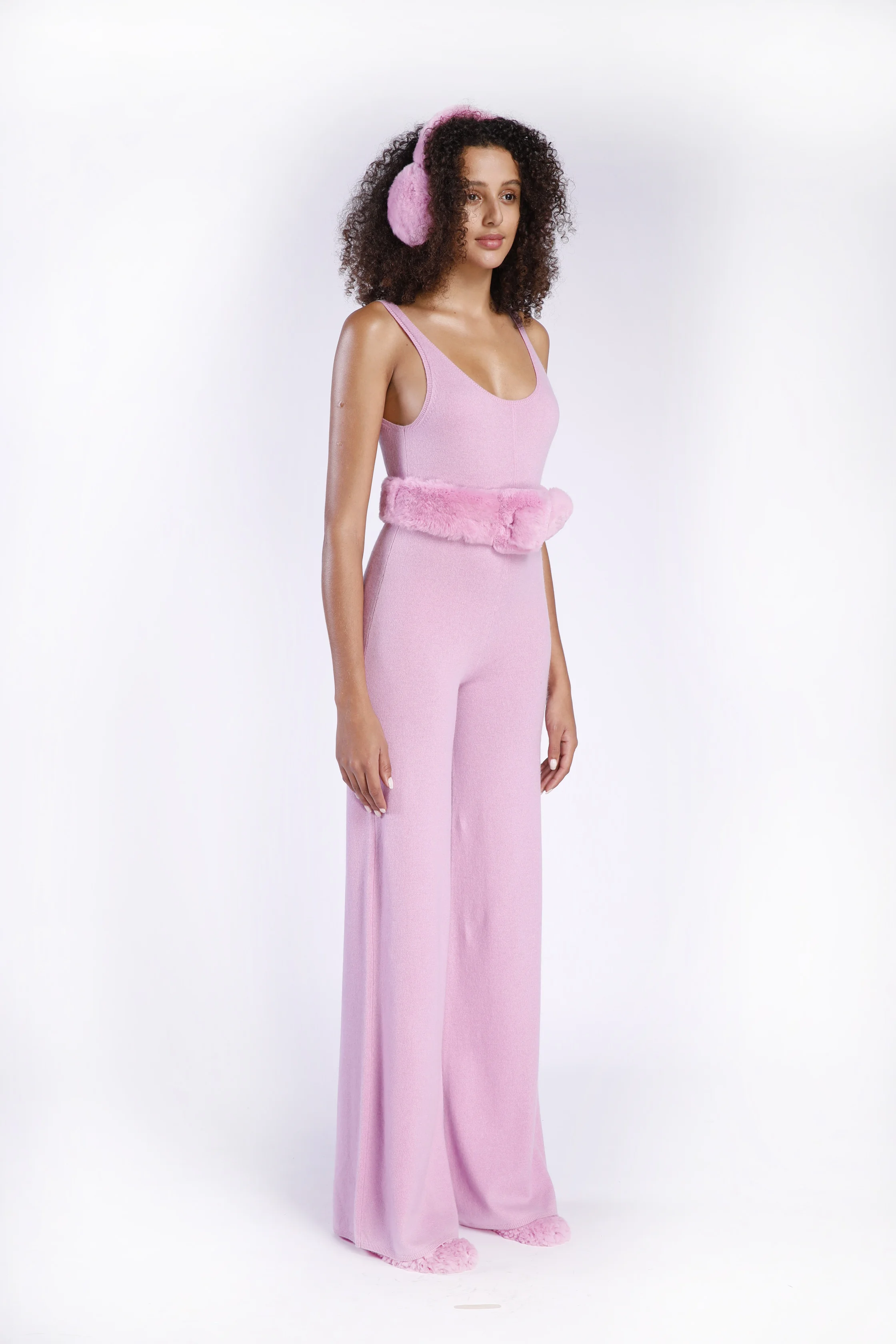 GabgoozPinkOutfit.jpg