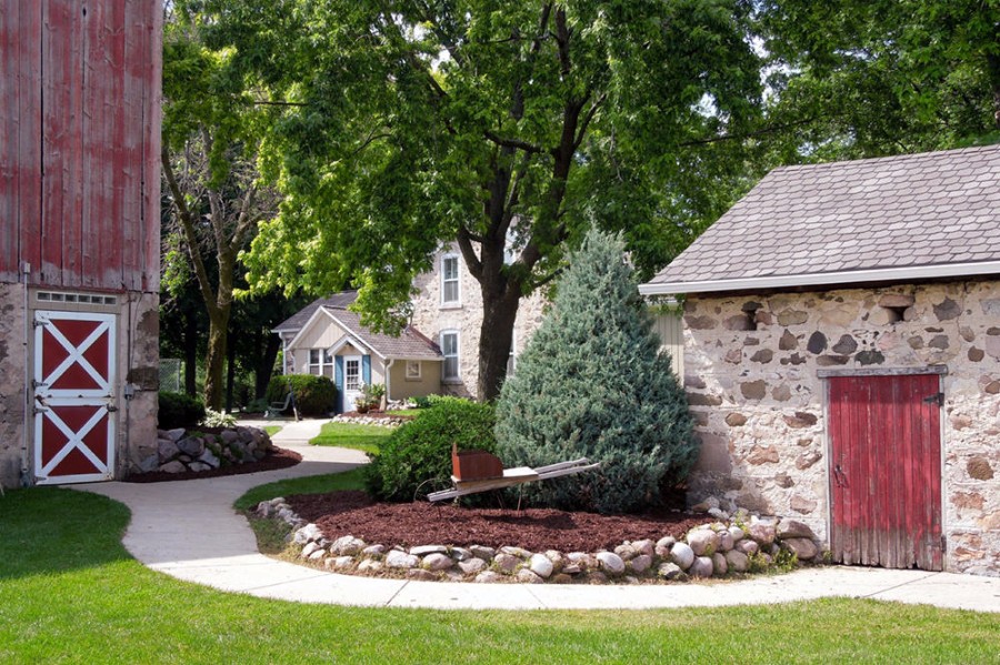 Photogenic Gardens and Grounds – Your guests will delight in the surprise discoveries and photo ops around every corner and garden path!
