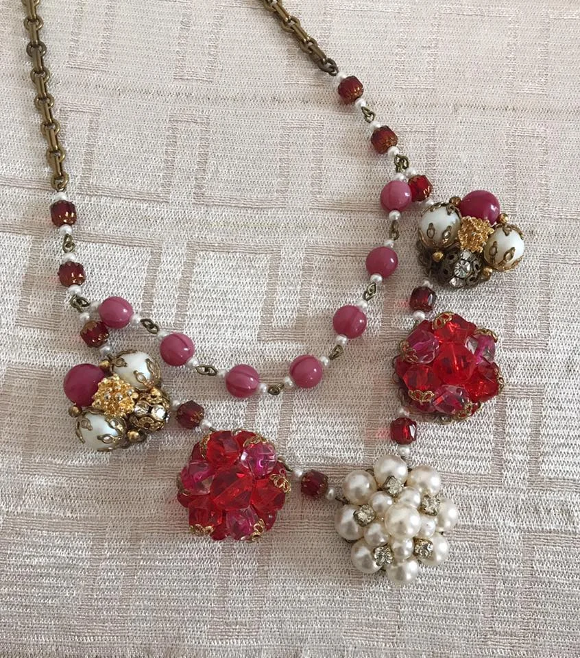 Vin Bead Cluster Double Pinks:Reds.jpg