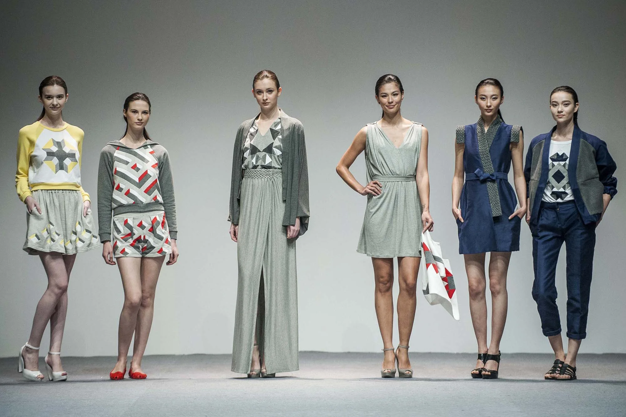 eda2013-2nd-prize-winner_france-finalist_louise-de-testa_full-collection_photo-by-victor-fraile_studio-east.jpg