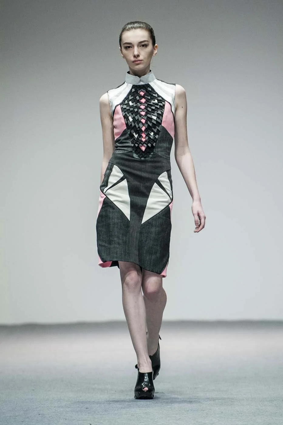 eda2013singapore-finalist_phee-ng-swee-yee_outfit-4_photo-by-victor-fraile_studio-east.jpg