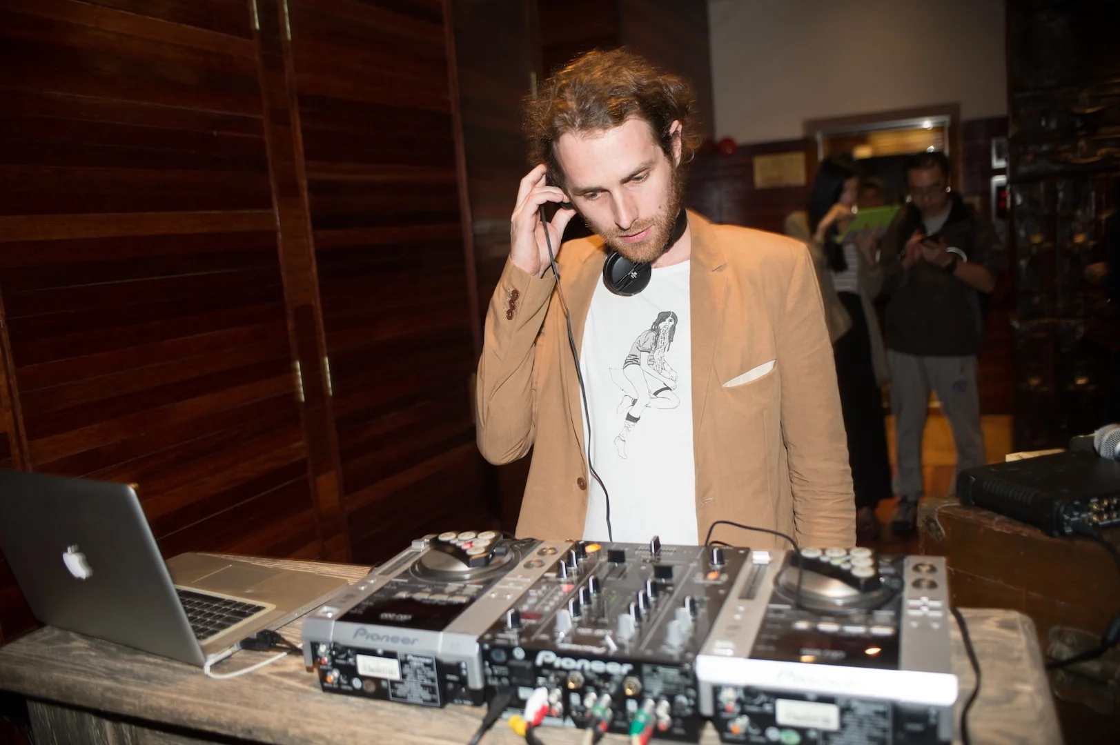 6-eda-cn-2012-grand-final_after-party-at-urbn-hotel.jpg