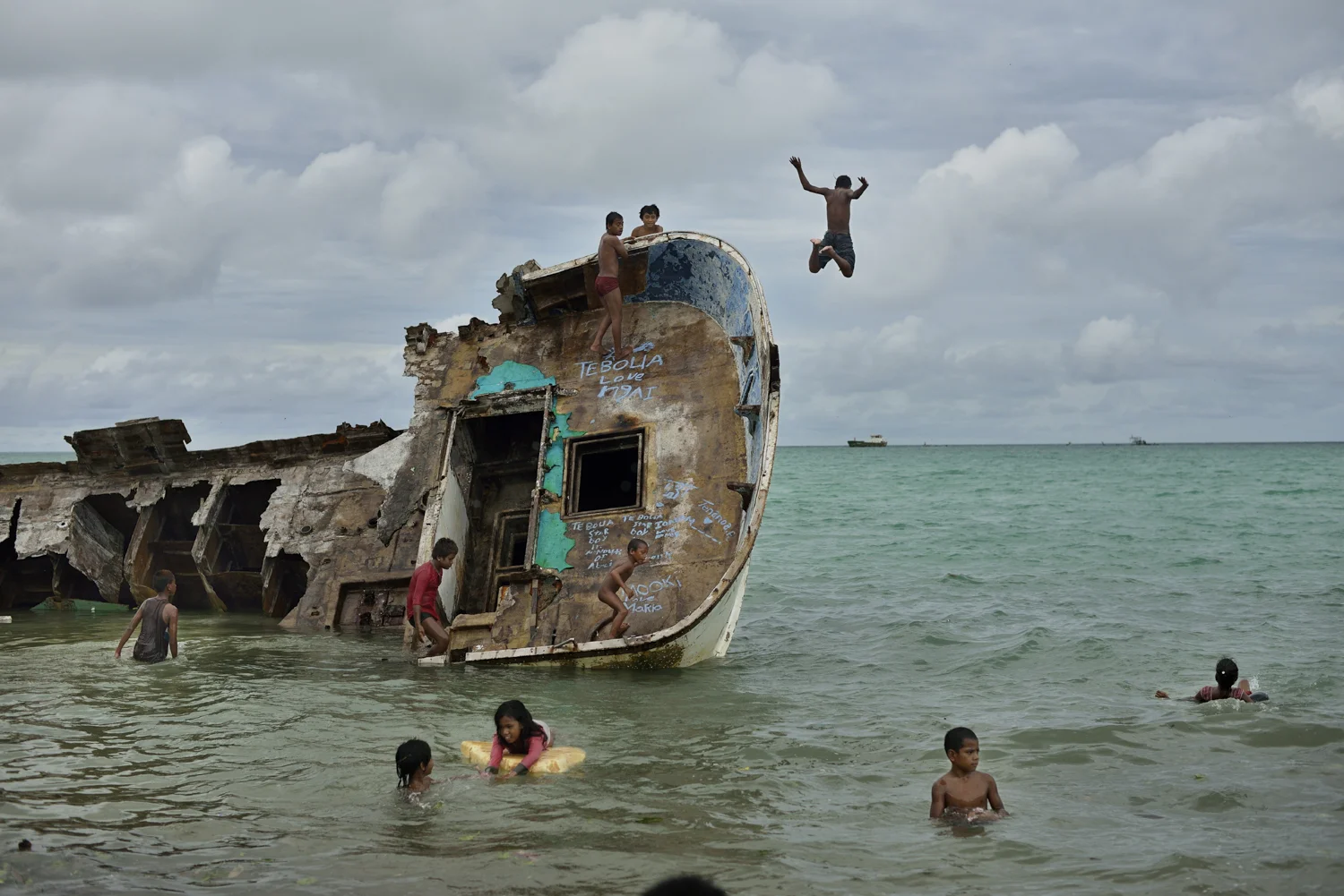 Kadir van Lohuizen | Rising Sea Levels, Kiribati, 2012