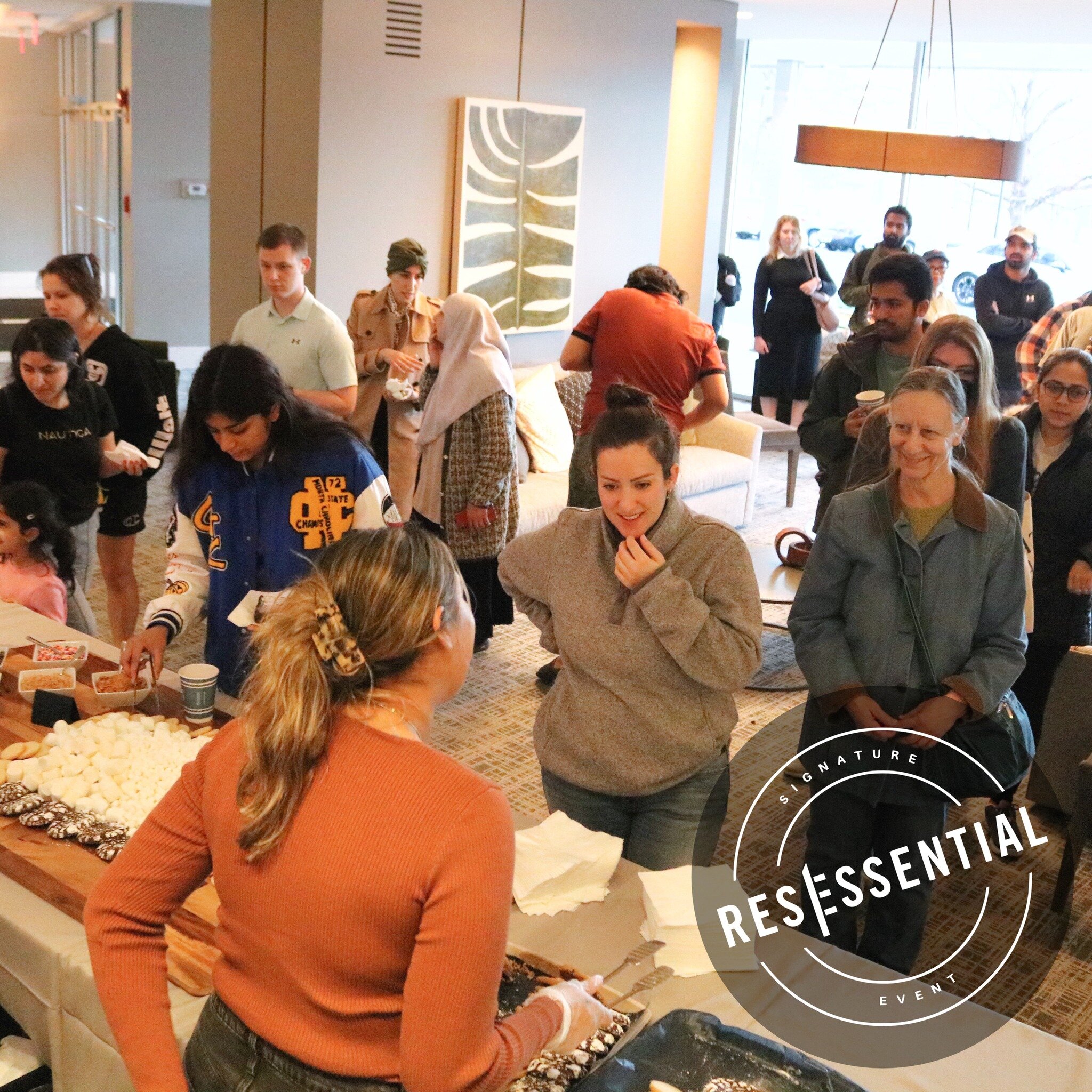 Our signature Cookies N&rsquo; Cocoa event with @mahzedahrbakery @riverhouseapt 🍪☕

#resessential #residentevents #liveauthentic #experientialmarketing #apartmentliving #amenityspaces #amenities #apartmentgoals #apartmentlife #luxuryapartments #luxu