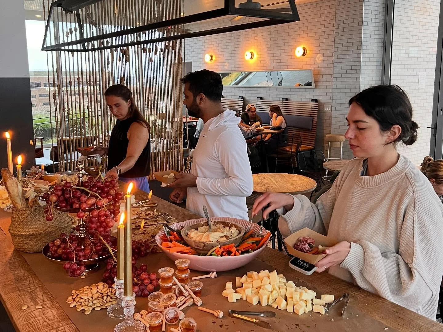 September in softer tones. 🍂

Swipe through the photos, stay for September&rsquo;s glow&mdash;warm and unforgettable.💫
.
.
.
.
.
#photodump #Photography #LuxuryApartments #fallvibes #autumnmood #autumnvibes #ResidentEvents #CommunityLiving #resesse