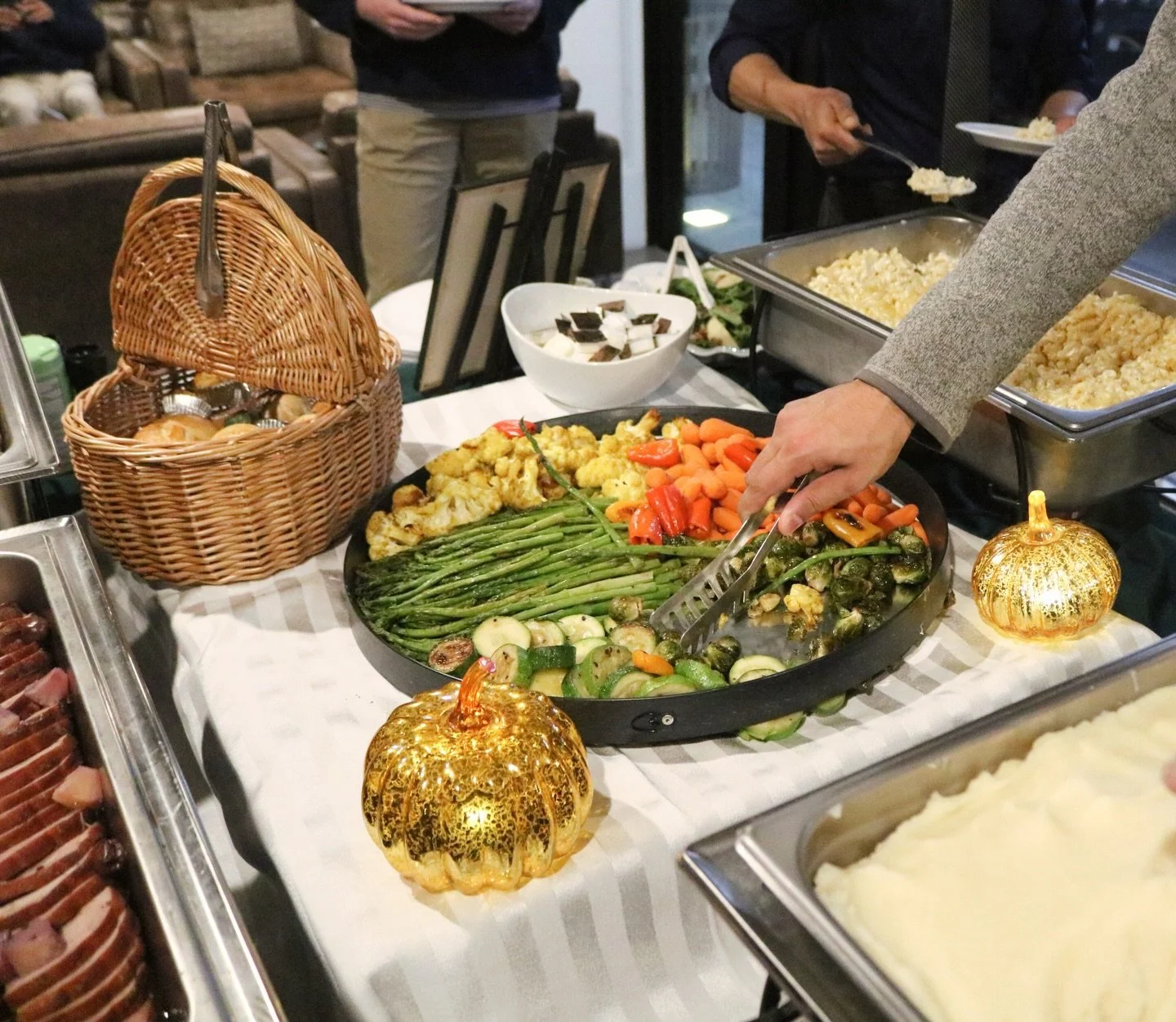 November wrapped itself in warm gatherings, shared tables, and moments that brought neighbors a little closer. 🍁🤎
.
.
.
.
.
#NovemberVibes #MonthlyPhotoDump #CozySeason #CommunityLife #CommunityEvents #ResidentLife #AutumnDays #FallFeels #Community