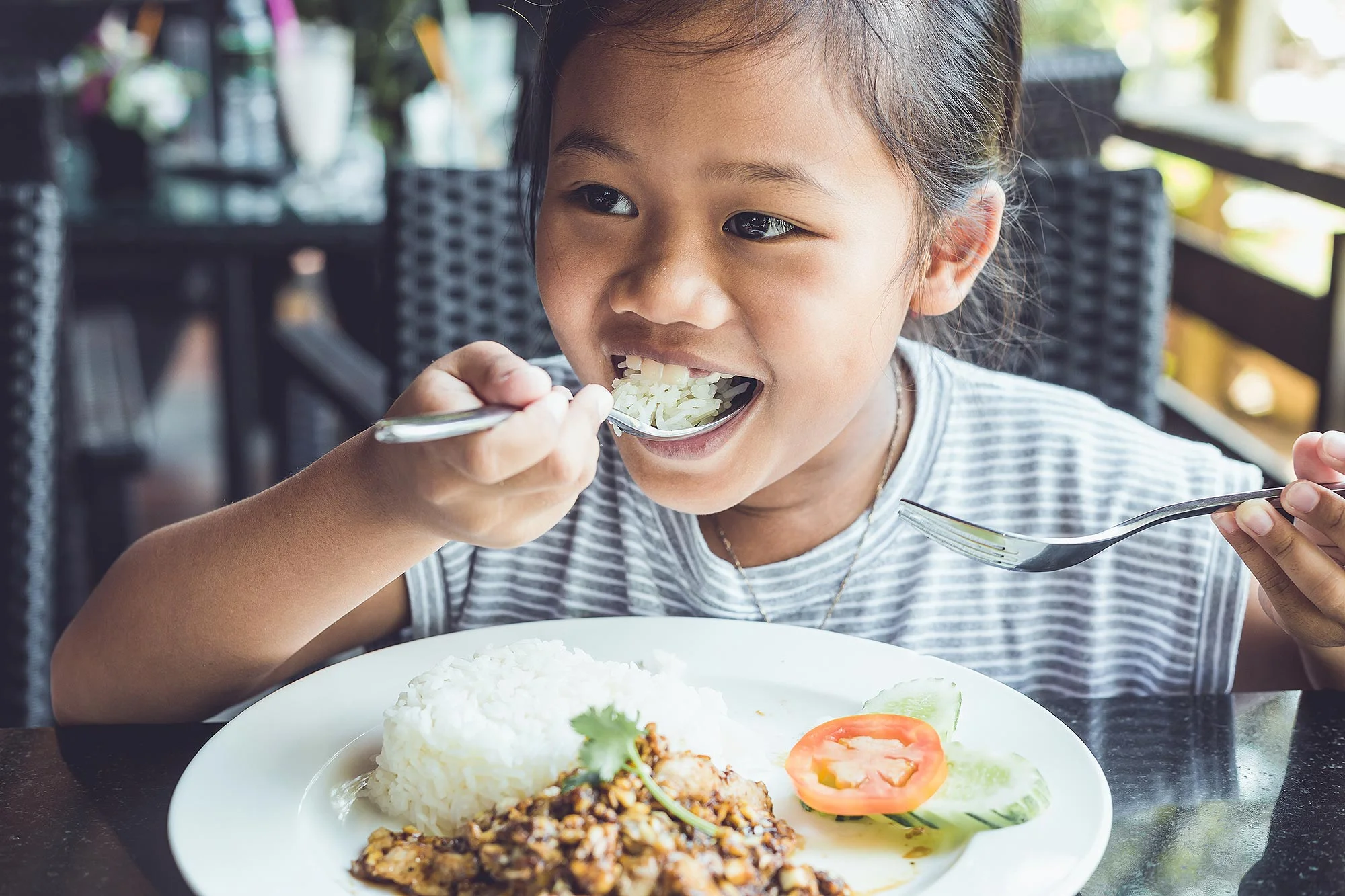 girl_eating_philippines.jpg
