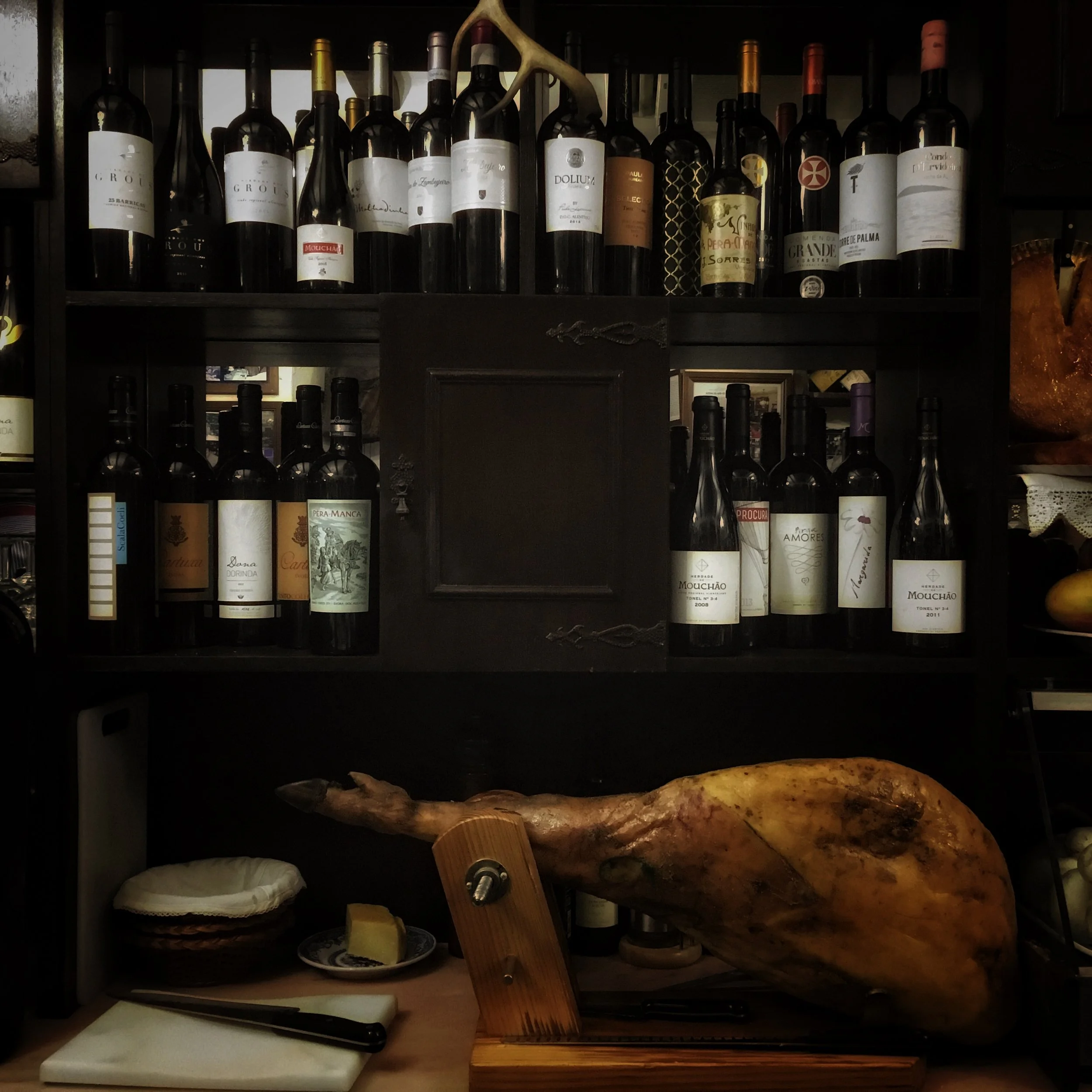 Serrano y vino @ botequim de mouraria