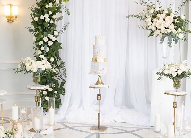 What a dream setup and display!! Holy moly. :&rsquo;) Upper East-Side inspired shoot that&rsquo;s now been featured in @wedluxe magazine! Getting to work with some of Ottawa&rsquo;s most wonderful wedding professionals was so fulfilling and humbling: