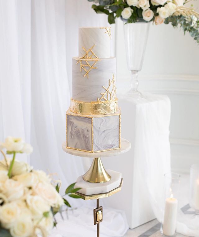 @kennedyevents key words for our cake: sophisticated, NYC luxury, modern and architectural💎✨ Upper East-Side inspired shoot that&rsquo;s now been featured in @wedluxe magazine! Getting to work with some of Ottawa&rsquo;s most wonderful wedding profe