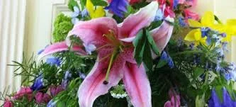NewWedRedo_Worship_flowerguild.jpeg