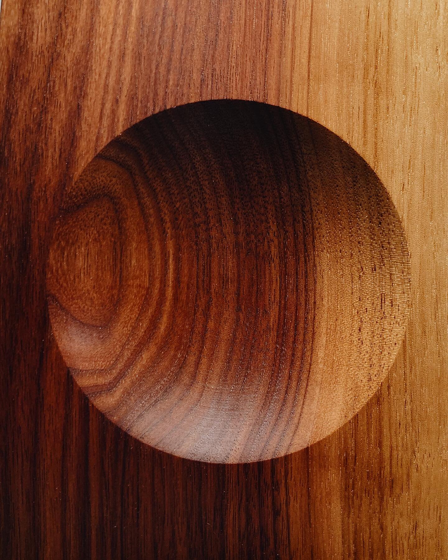 Illusions

-

#hpwoodcraft #hpwc #woodworking #woodturning #latheturning #walnut #blackwalnut #opticalillusion #cuttingboard #servingboard #platter #charcuterie #