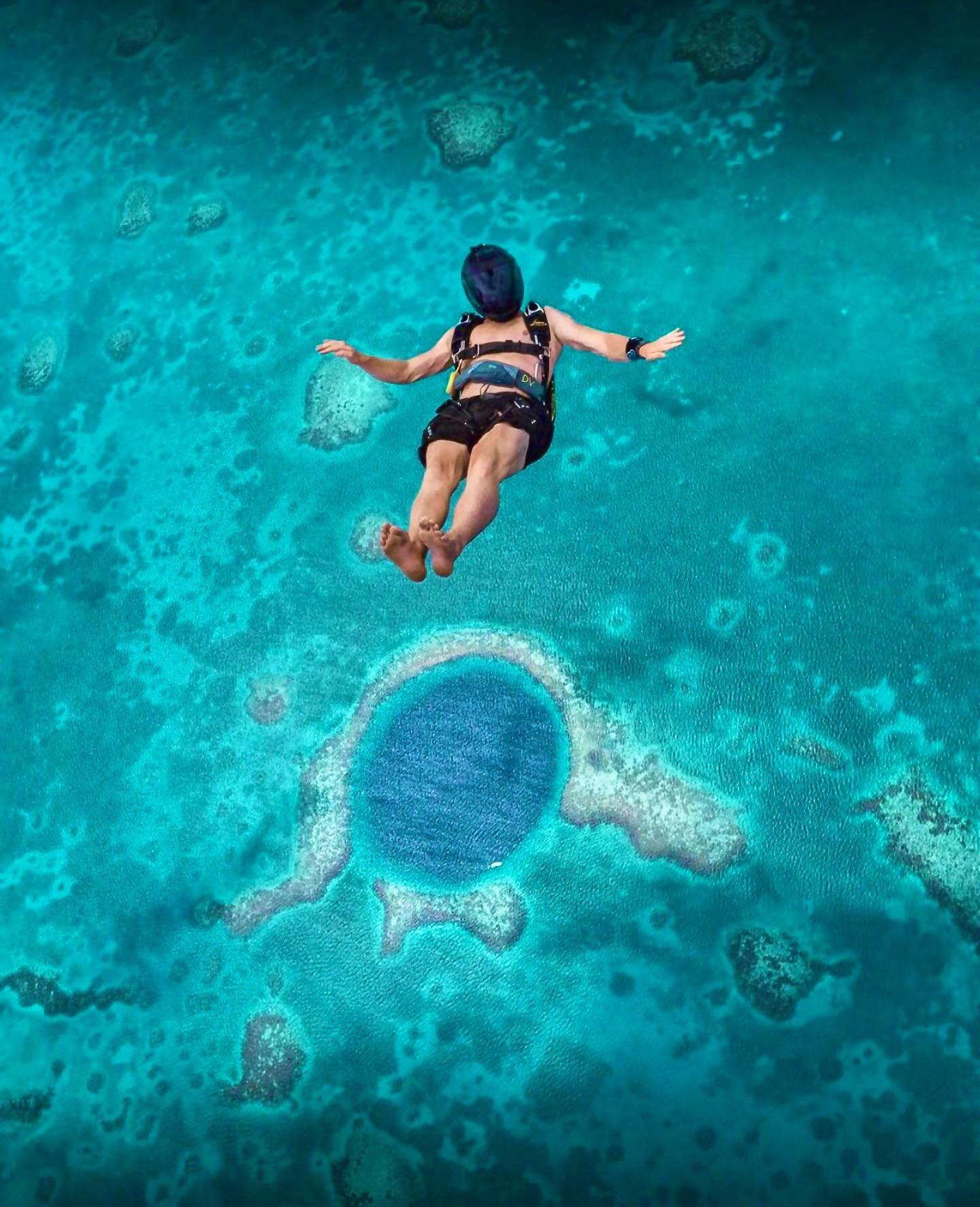 Would you dare skydive 🪂 into the great blue hole ????