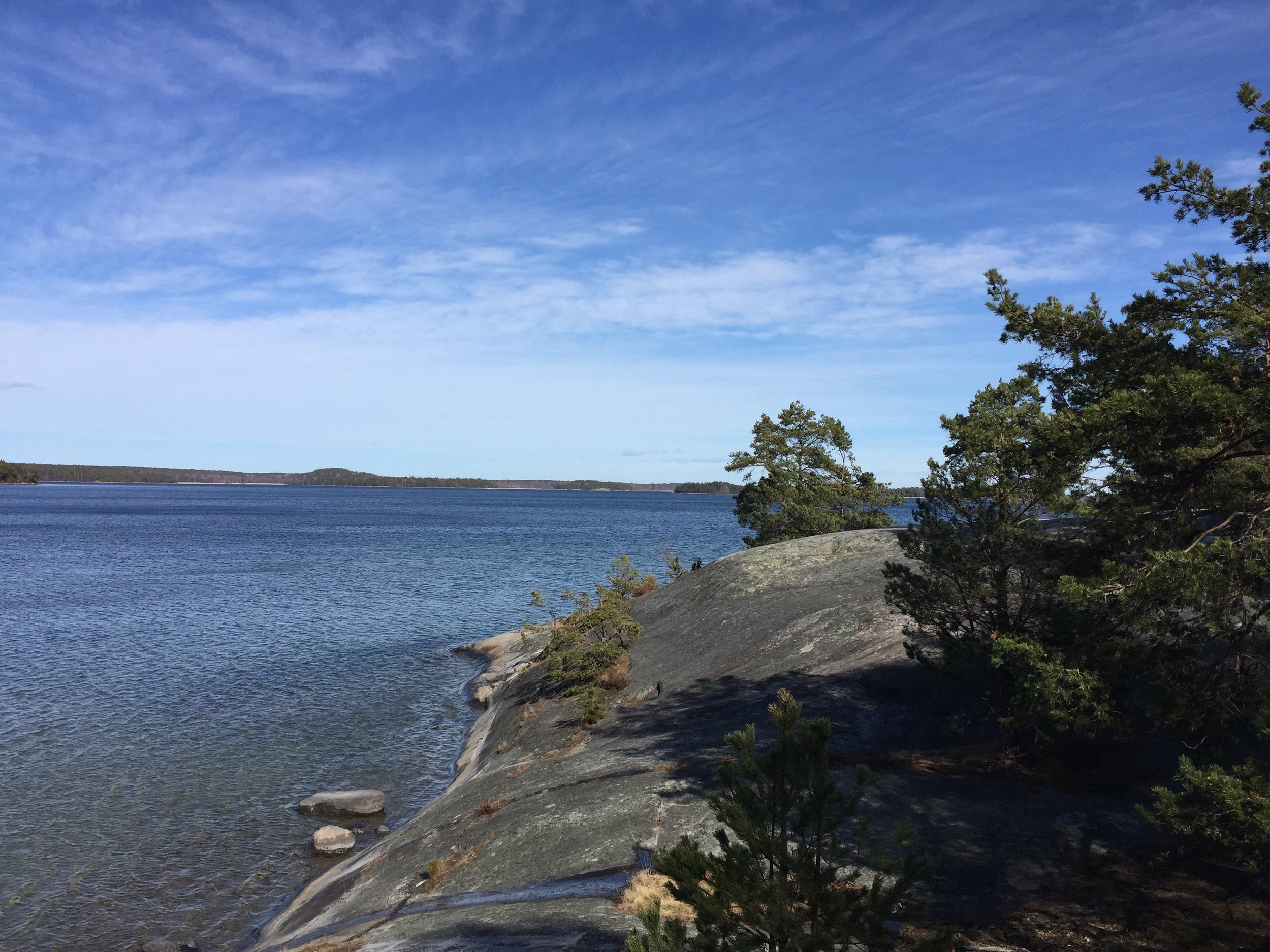  Härlig utsikt vid bröllopsfotografering vid Gålö Havsbad, söder om Stockholm. 