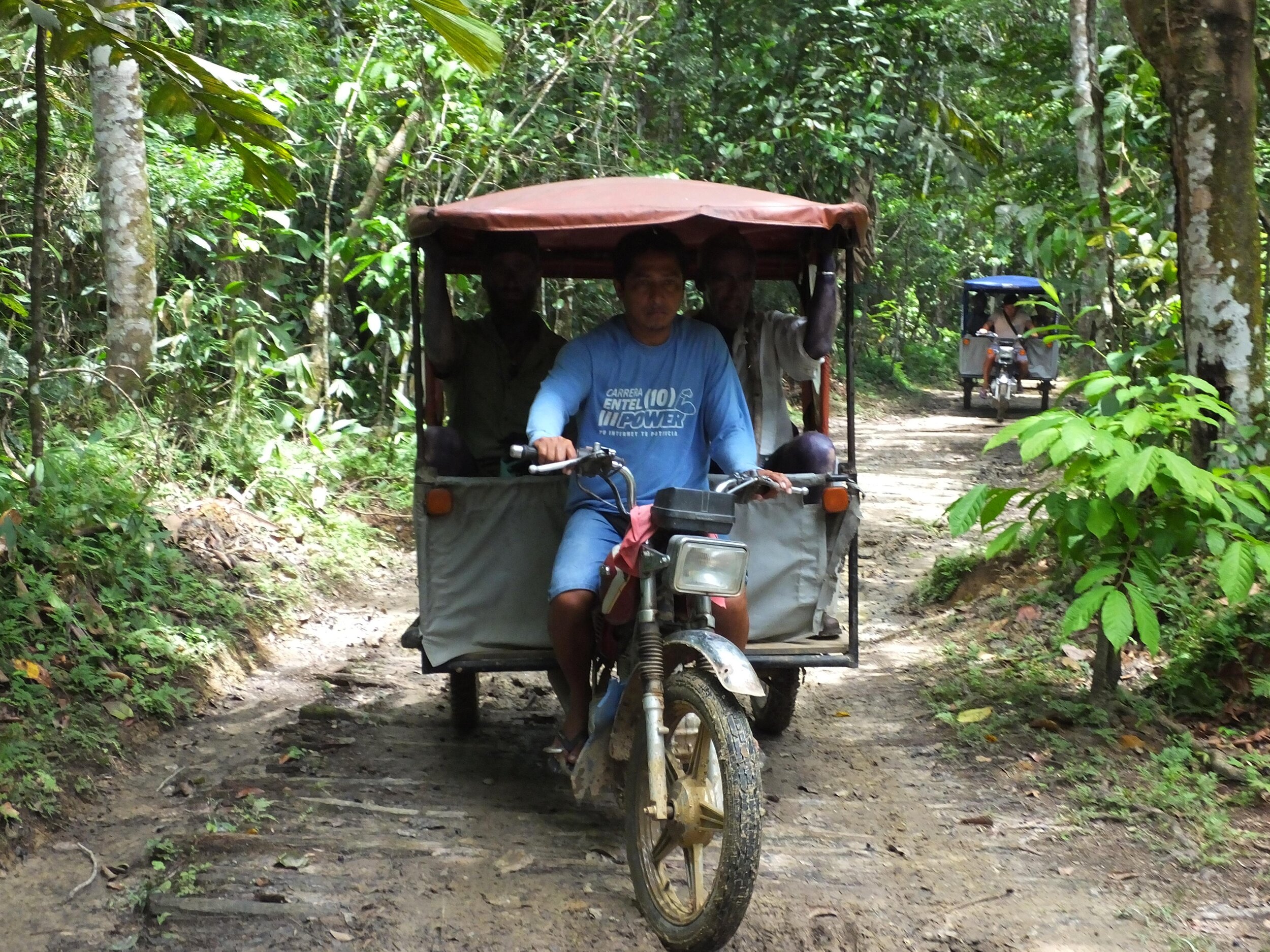 On the trail to Waira Chakra by moto