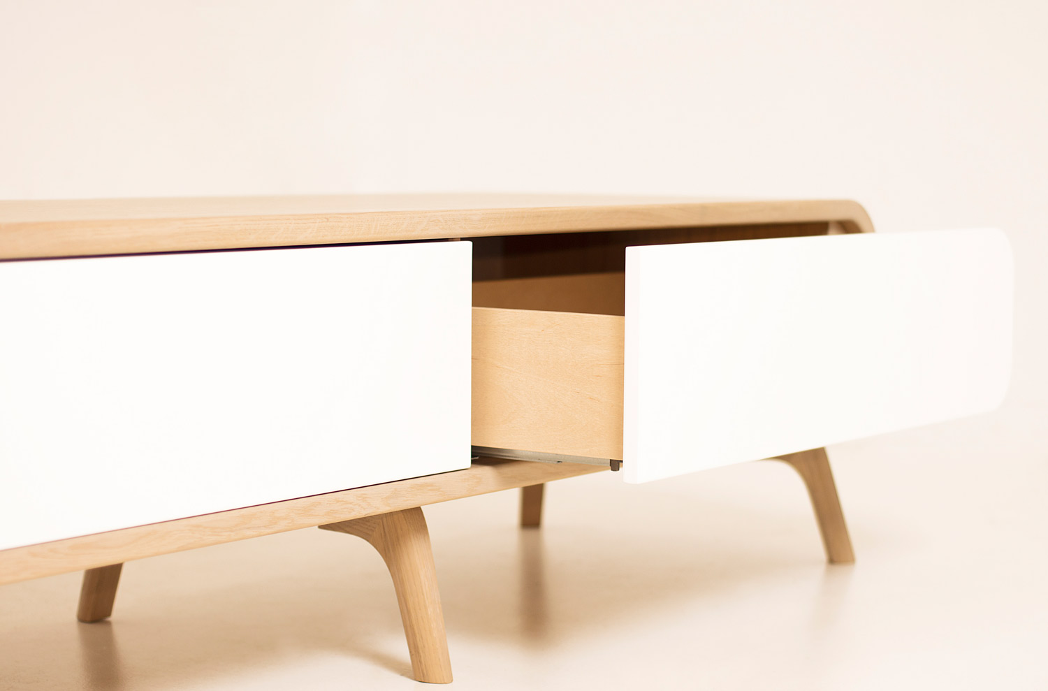 Kavos staliukai, žurnaliniai staliukai, mediniai kavos staliukai, oak studio designs, svetainės baldai, baldai, ąžuoliniai baldai