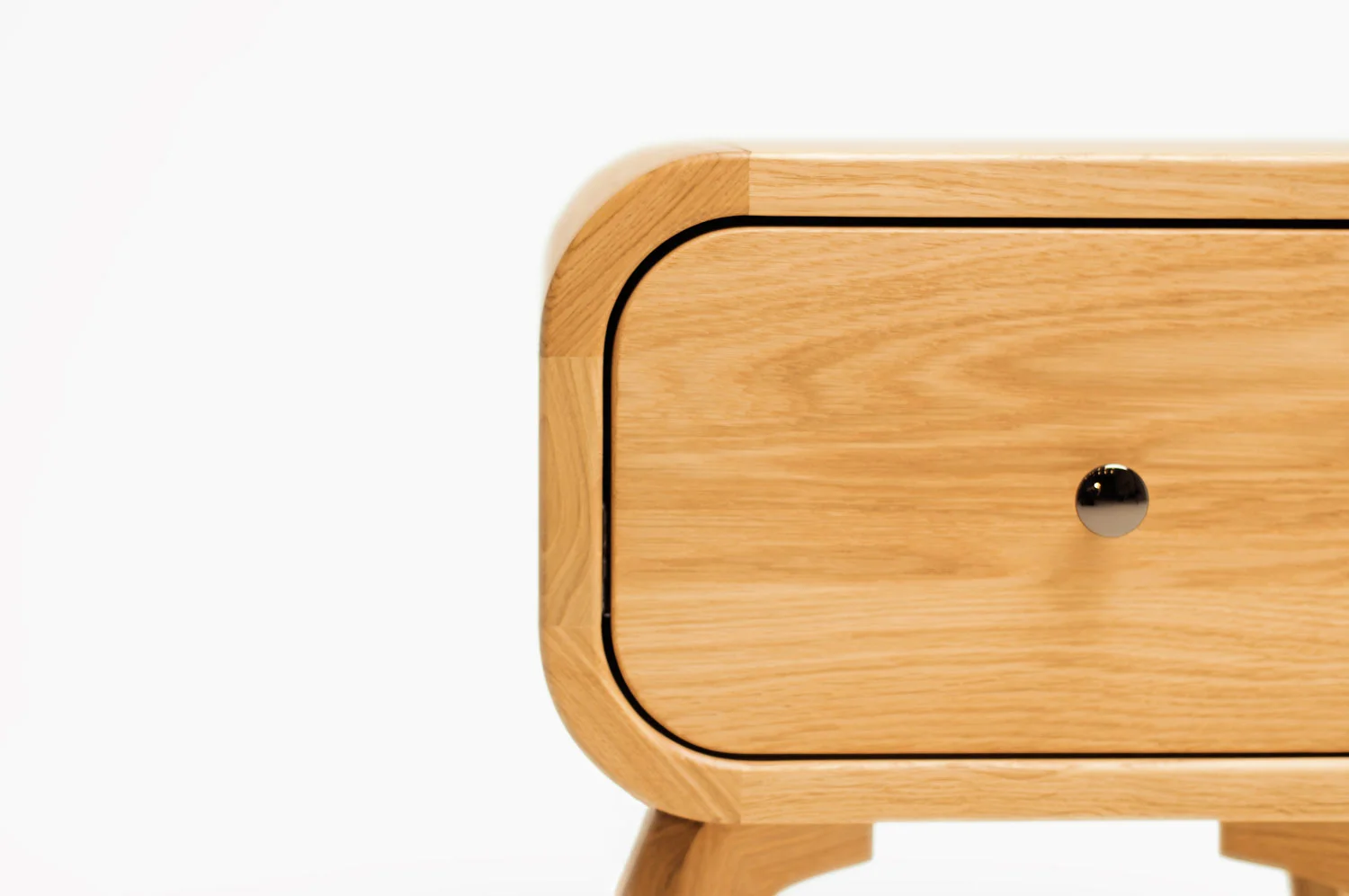 Naktinės spintelės, spintelės prie lovos, miegamojo spintelės, medinės spintelės, ąžuolinės spintelės, oak studio designs, ąžuoliniai baldai, baldai internetu, unikalios spintelės, lovos spintelės