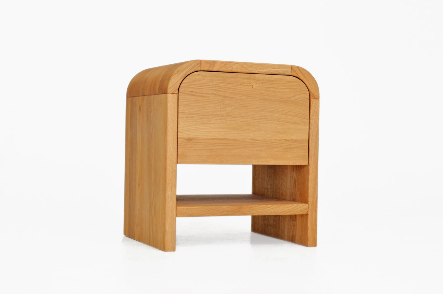 Naktinės spintelės, spintelės prie lovos, miegamojo spintelės, medinės spintelės, ąžuolinės spintelės, oak studio designs, ąžuoliniai baldai, baldai internetu, unikalios spintelės, lovos spintelės