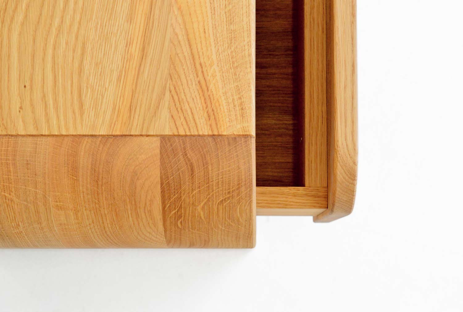 Naktinės spintelės, spintelės prie lovos, miegamojo spintelės, medinės spintelės, ąžuolinės spintelės, oak studio designs, ąžuoliniai baldai, baldai internetu, unikalios spintelės, lovos spintelės