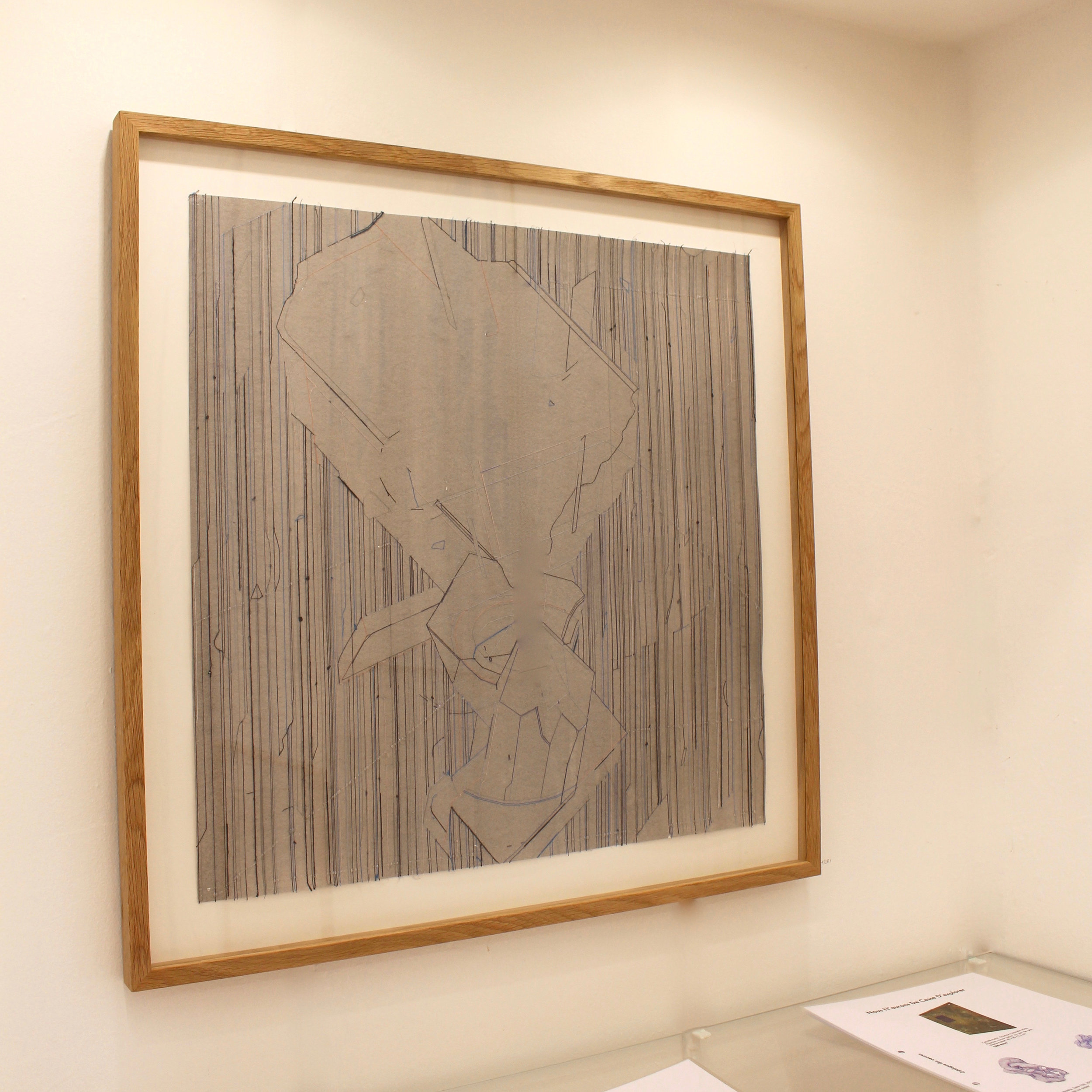   Keita Mori,  Bug Report , 2016. Fil de coton et fil de soie sur papier, 50 cm x 50 cm  