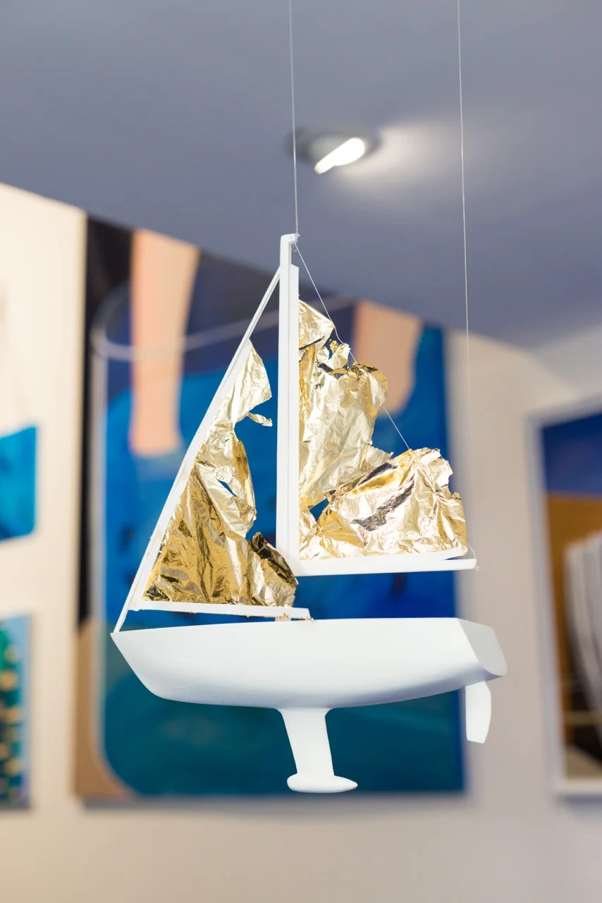 Côme Di Meglio, Collé au vent , 2017. Impression 3D, feuille d'or, fil blanc, 28 cm x 17 cm x 6 cm