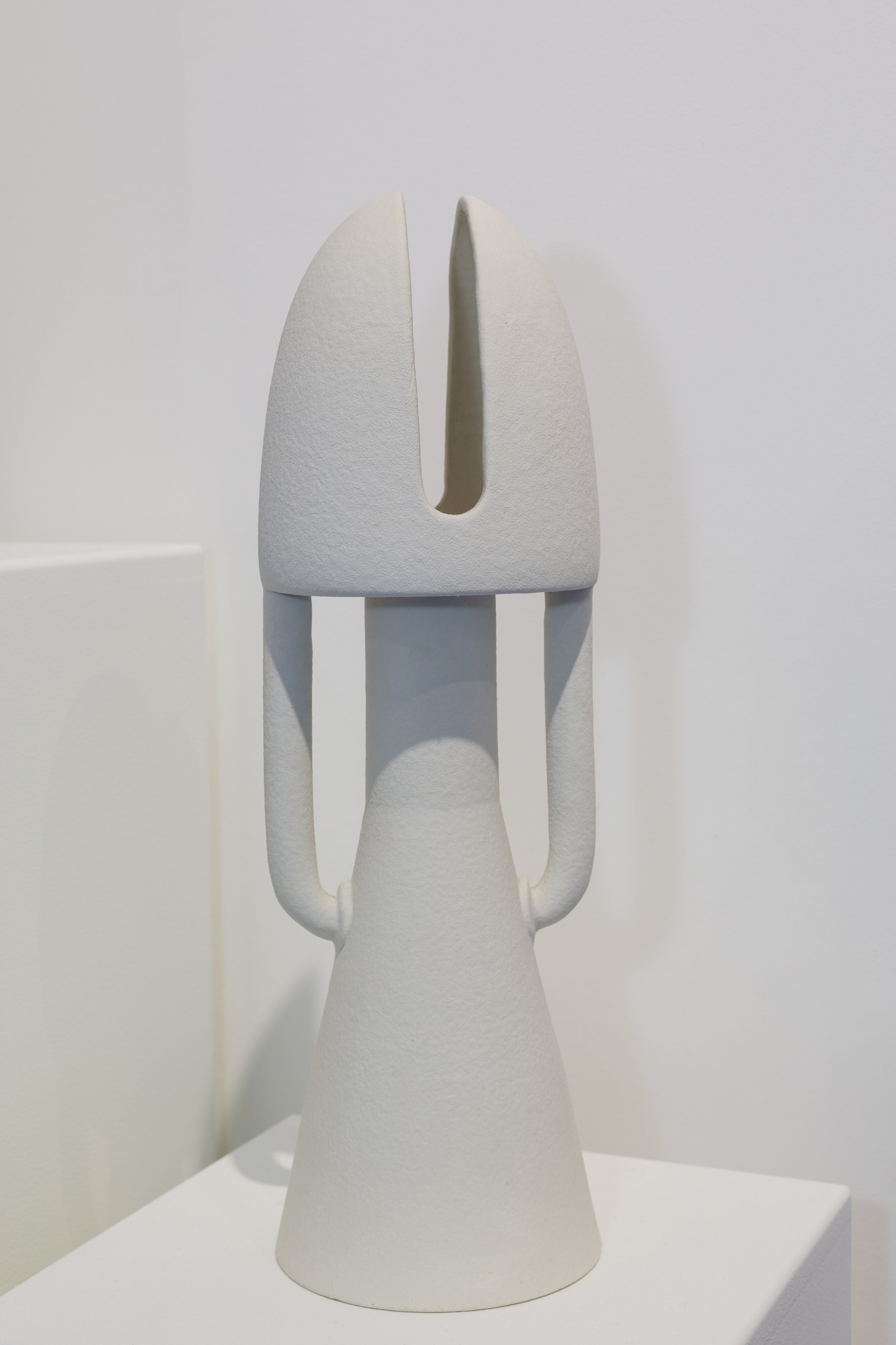 Valentina Cameranesi,  La Donnina 2 , 2017. Céramique, 35 x 20 cm