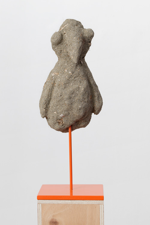  Olivier Millagou,  Le Langoustier,  2019. Plâtre, sable et socle métal émaillé orange, 15 x 43 x 15 cm 
