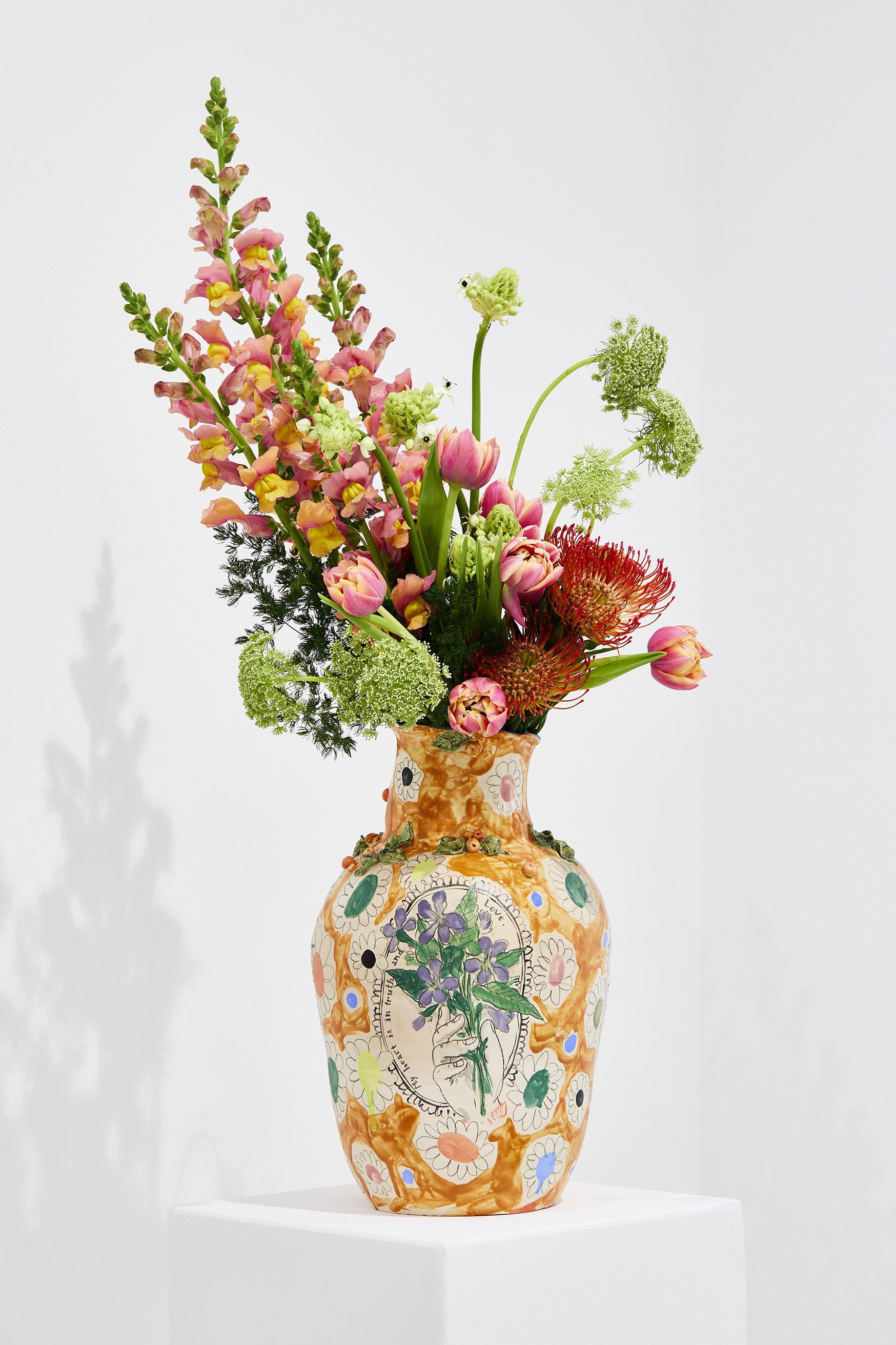   Vase des voeux, 2023   Céramique émaillée et engobée  34 x 20 x 20 cm  Unique &amp; original artwork  