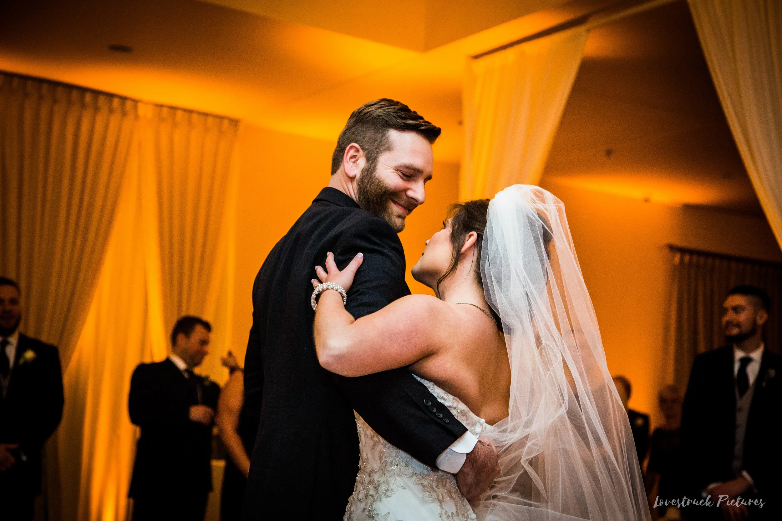 PHILADELPHIA_BALLROOM_WEDDING_PHOTOGRAPHY--92.jpg