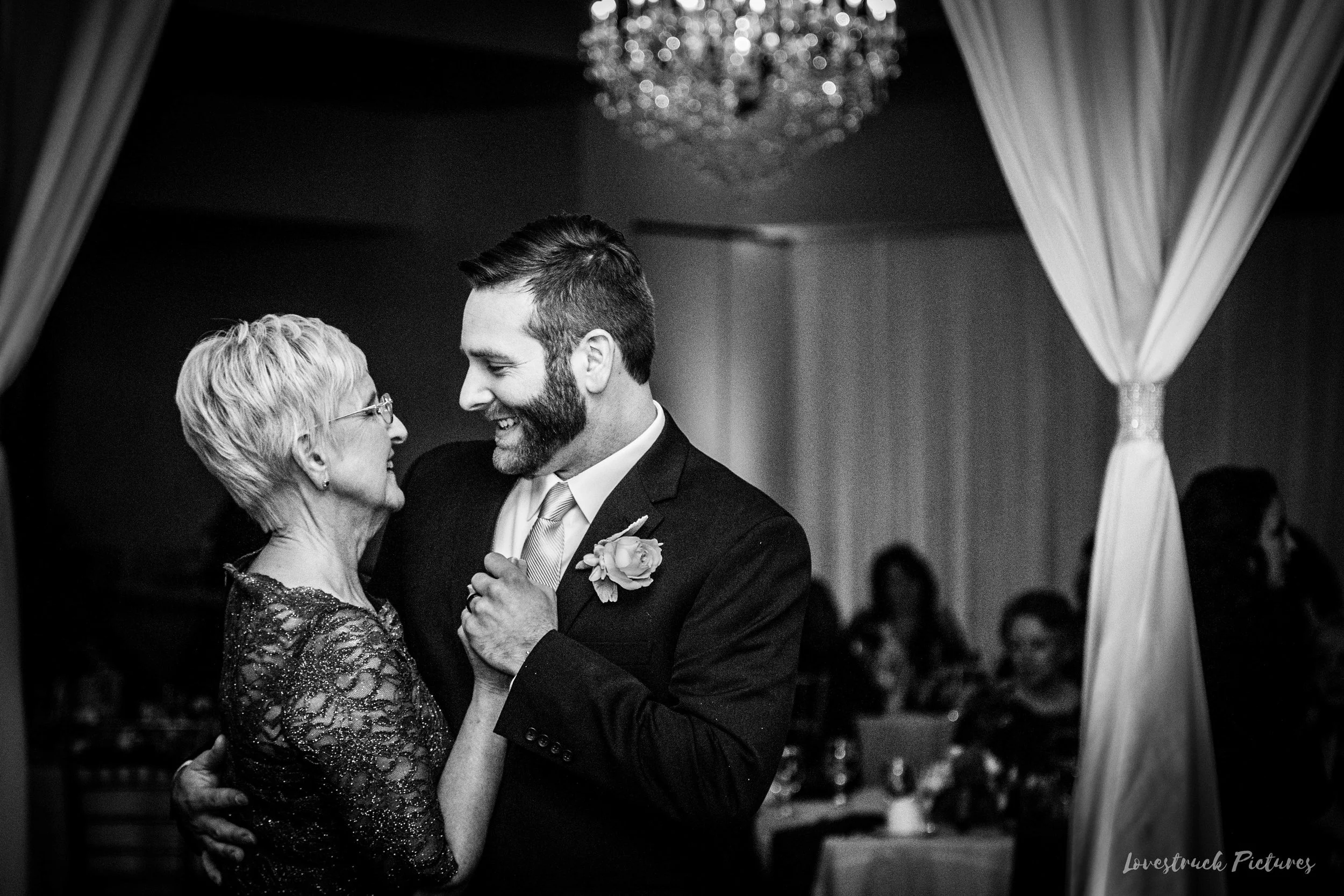 PHILADELPHIA_BALLROOM_WEDDING_PHOTOGRAPHY--102.jpg
