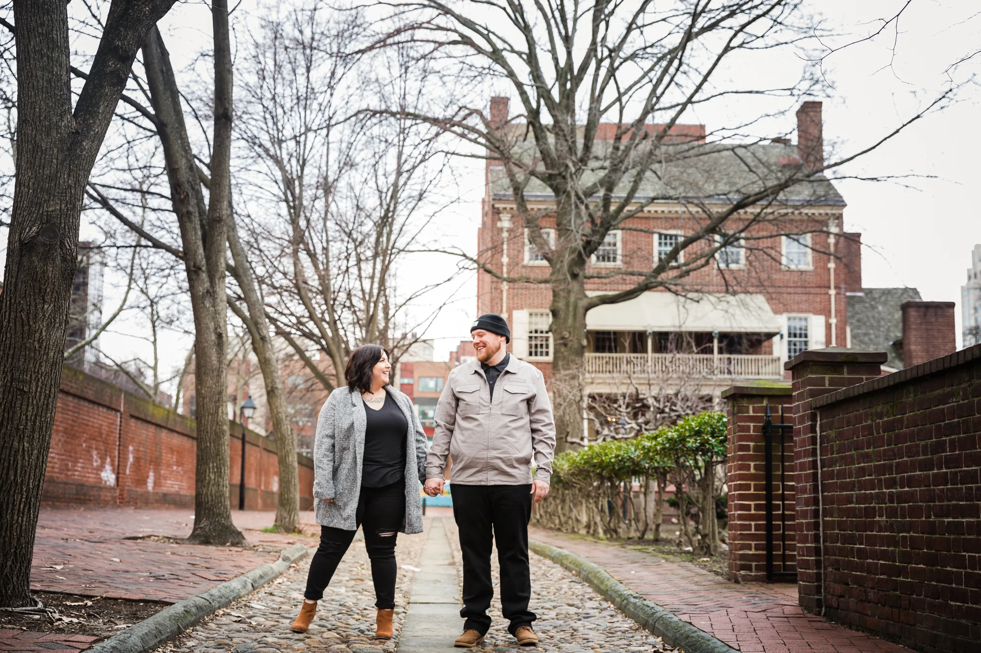PHILADELPHIA OLD CITY ENGAGEMENT PHOTOS-10.jpg