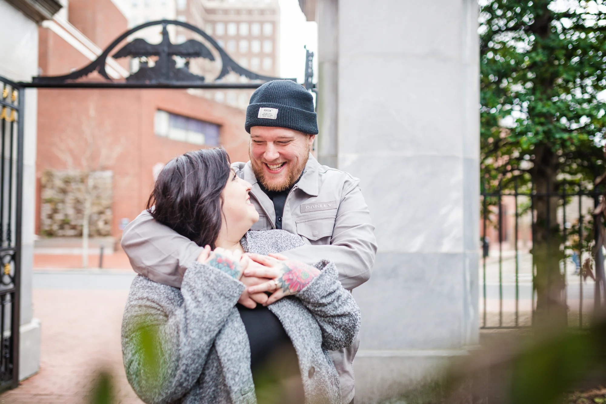 PHILADELPHIA OLD CITY ENGAGEMENT PHOTOS-14.jpg