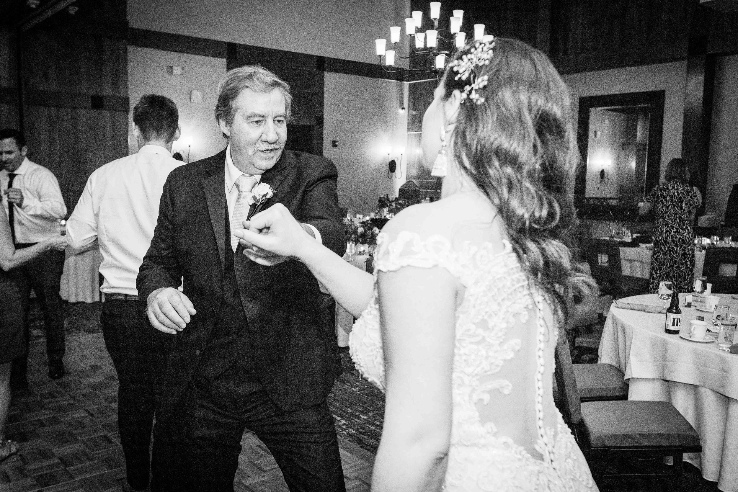 BEAR CREEK MOUNTAIN SKI RESORT WEDDING PHOTOGRAPHY-104.jpg