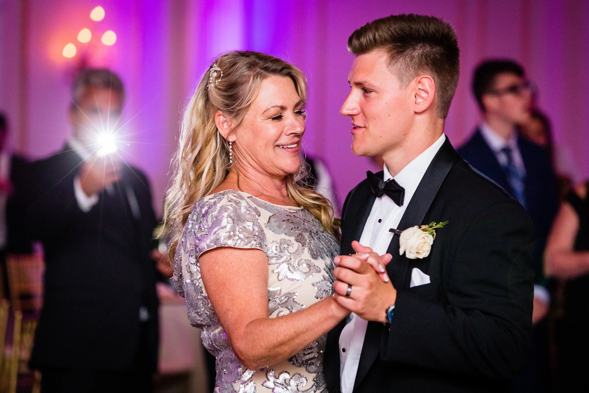 AMANDA AND CHRIS - THE MERION - WEDDING PHOTOGRAPHY-1040.jpg