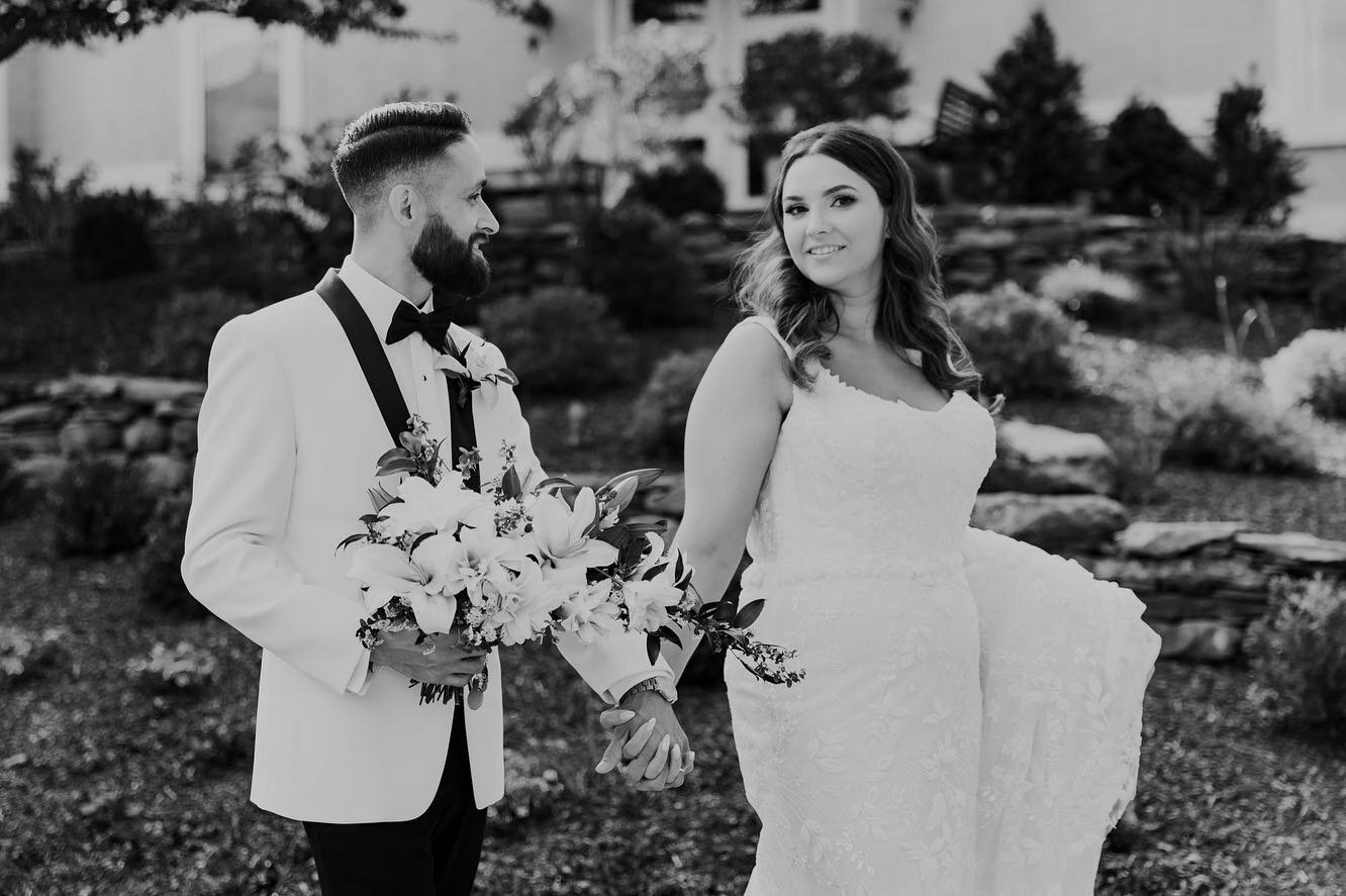 Capturing the wedding of our friends Emily + Paul...was an absolute honor!!

Flowers: @FreshDesignsFlorist@GordonsFlorist
Bride's Dress: @DaydreamBridalArdmore
Bridesmaids Dresses: @ShopRevelryOnline
DJ/Entertainment: @ShafferSoundProductions
Cake:@T