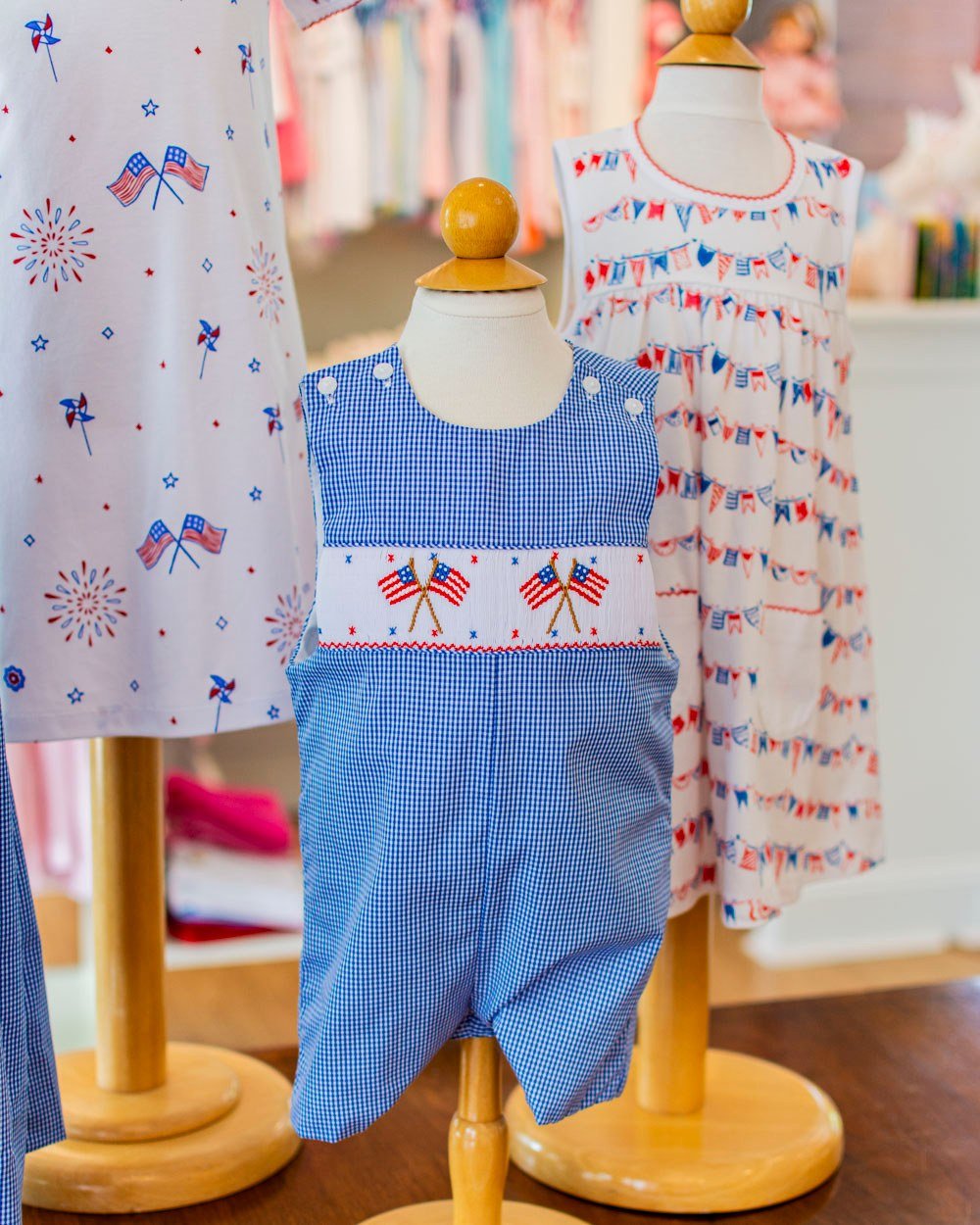 🇺🇸 Ready and waiting for Memorial Day! This blue gingham dress has a brother sister match. The bunting dress also has a boy match in shorts. 🇺🇸